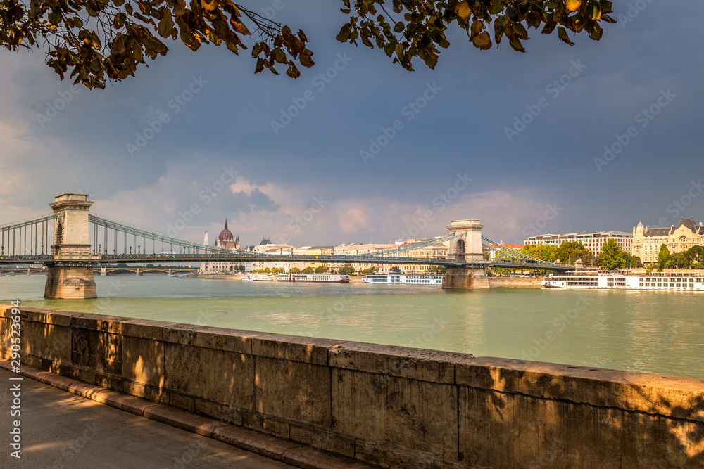 Fototapeta premium Budapest, view of the Chain Bridge from a promenade at the river Danube, Hungary, Europe.