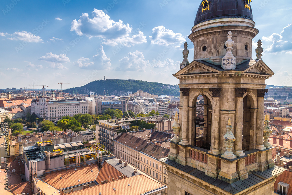 Obraz premium Panoramic view of historic buildings and streets from St. Stephen's Basilica in Budapest, Hungary, Europe.