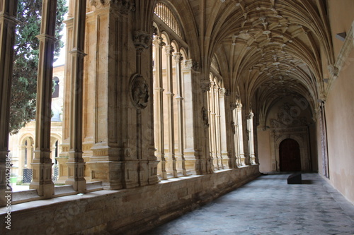 pasillo claustro antiguo salamanca