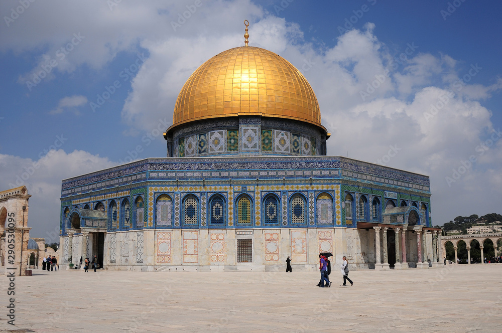 Naklejka premium Mousque of Al-aqsa (Dome of the Rock) in Old Town