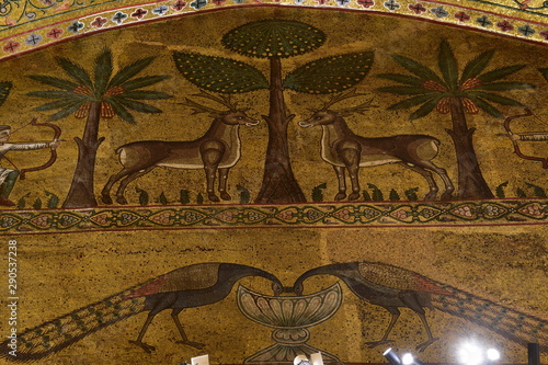 Sala di Ruggero, mosaici islamici si trova all'interno della Torre Pisana del Palazzo dei Normanni a Palermo- Palazzo Reale Sicilia. Nei mosaici scene di caccia descritte in modo particolareggiato. photo