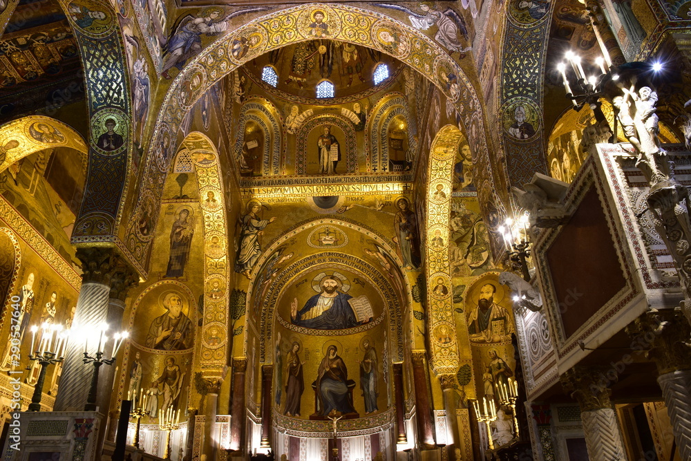 La Cappella Palatina. Basilica a tre navate che si trova all'interno del complesso architettonico di Palazzo dei Normanni a Palermo, Sicilia