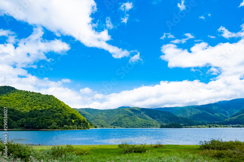 Wallpaper Mural 桧原湖と青空 Torontodigital.ca