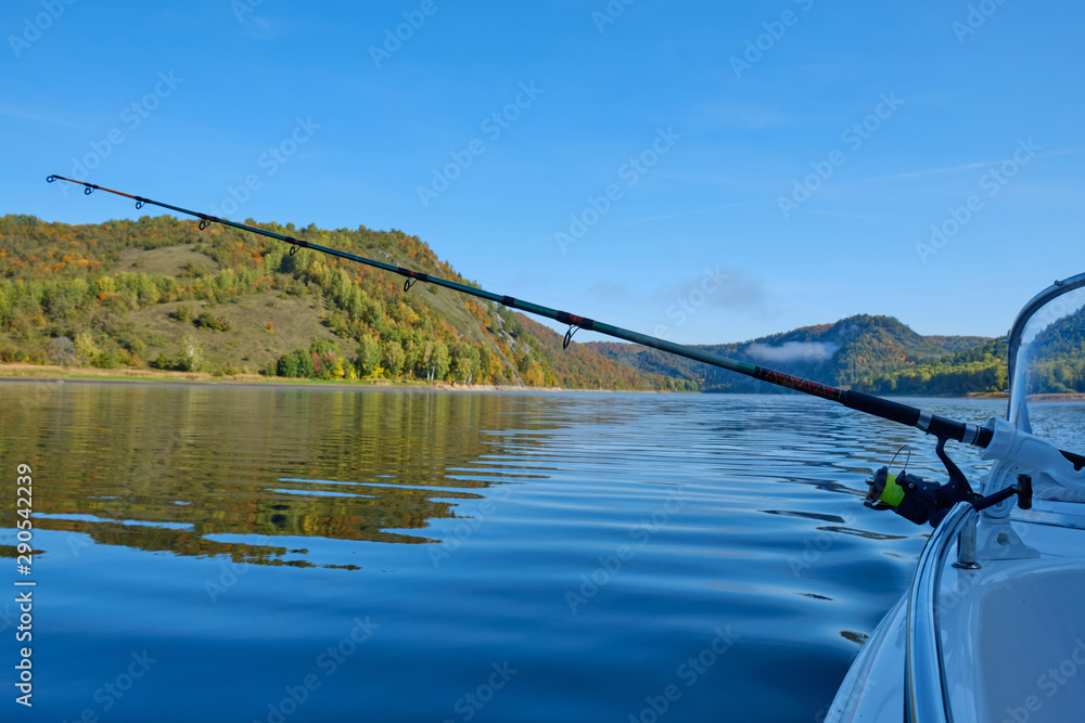 Obraz premium Fishing boats trolling in the fall, trolling fishing