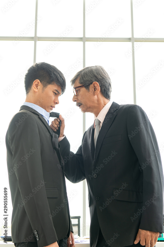 Senior businessmen are angry with unsuccessful new subordinates. With a tantrum and anger In an entirely closed room in the office. Senior businessmen are angry with unsuccessful new subordinates. With a tantrum and anger In an entirely closed room in the office.