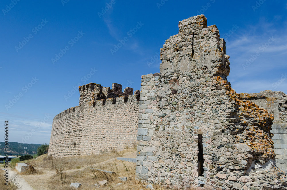 Murallas del castillo medieval de Arraiolos, Alentejo. Portugal.