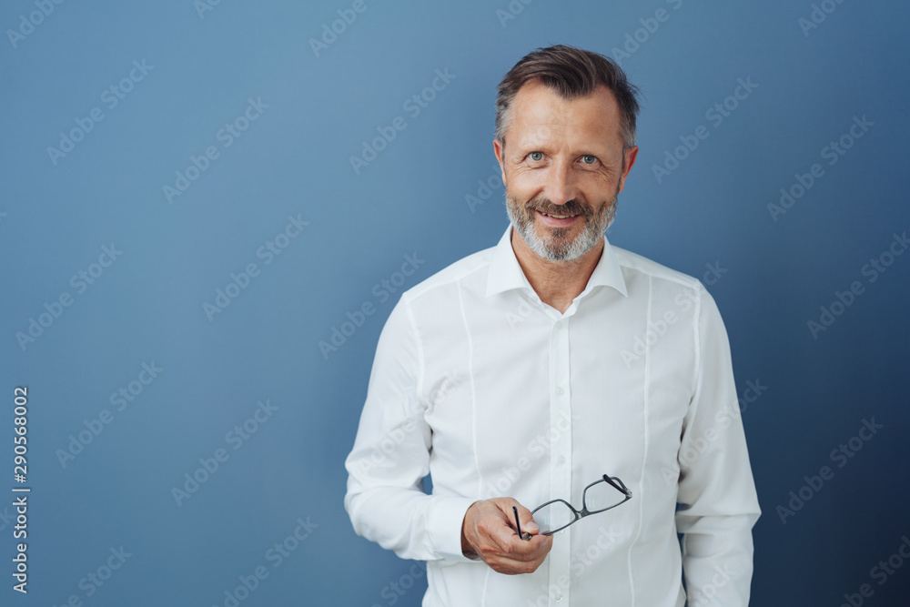 Friendly relaxed middle-aged man holding glasses - obrazy, fototapety, plakaty 