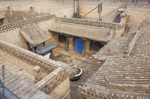 Fényképezés Looking down in a courtyard seen from the city wall of Pingyao