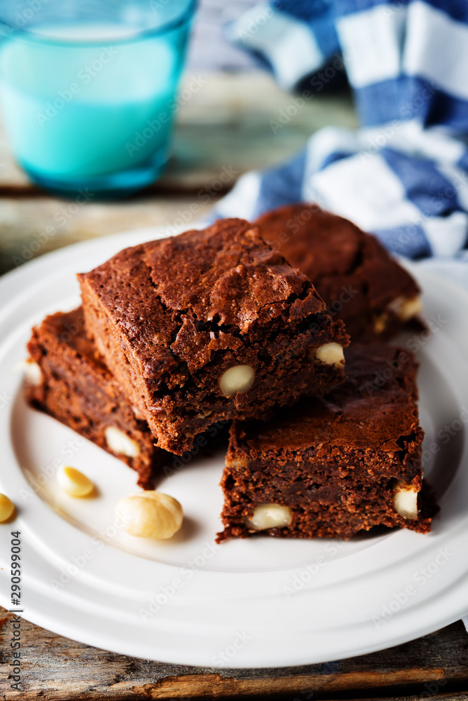 White chocolate macadamia brownie