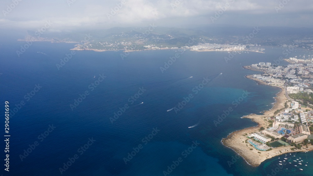 Montanas, Mar, Barcos, Vista desde Drone Montanas, Mar, Barcos, Vista desde Drone
