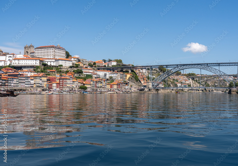 Obraz premium Cityscape of Porto from the banks of the river Douro with artificial water