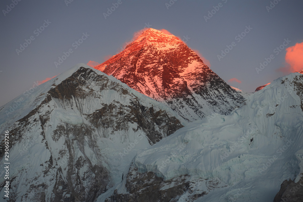 Everest. Red rays of the sun. Mountain landscape. Nepal - obrazy, fototapety, plakaty 