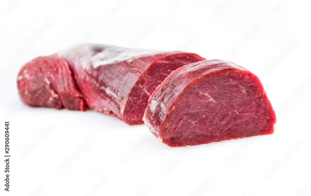 Dry aged Rinderfilet Steak natur als closeup vor weißen Hintergrund mit Textfreiraum – isoliert
