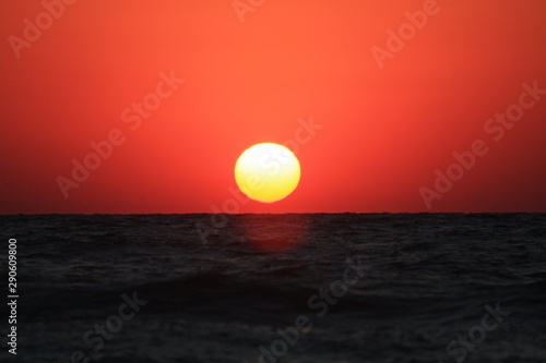 Fototapeta Naklejka Na Ścianę i Meble -  the sun rises from the sea