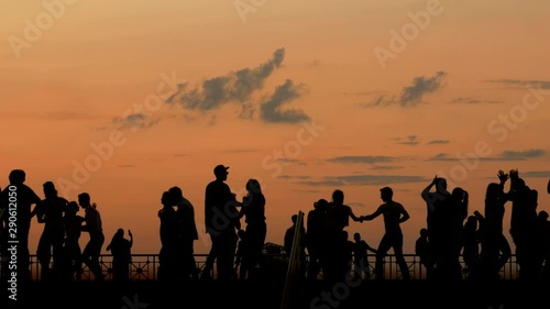 silhouettes of people dancing bachata