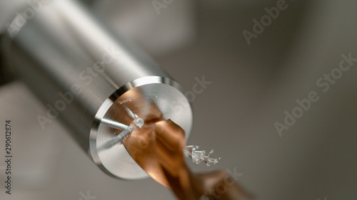 Billede på lærred MACRO, DOF: Sharp brass drill spot drilling a hole in the center of a metal rod