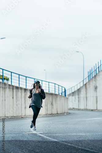 runner training along the city