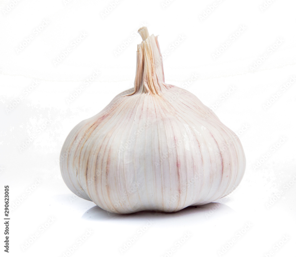 Obraz premium garlic isolated on white background