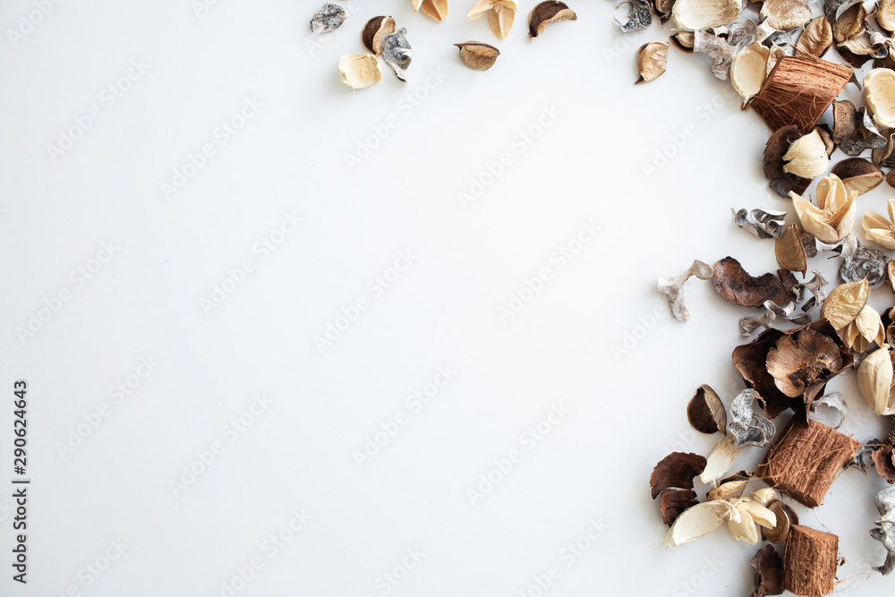 Obraz premium Flowers composition. Frame made of dried rose flowers on white background. Flat lay, top view, copy space