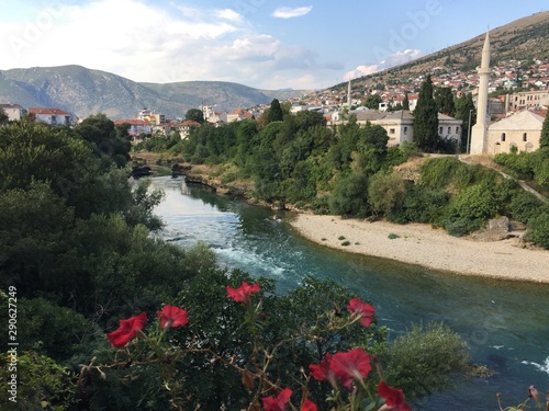 Hermosa vista al rio Neretva en Mostar photo
