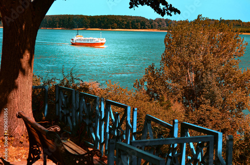 Tablou pe pânză SHIP PASSING BY ON THE RIVER DANUBE