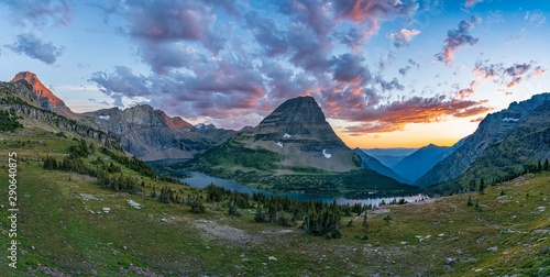 Fototapeta Naklejka Na Ścianę i Meble -  Glacier National Park - Hidden Lake Overlook