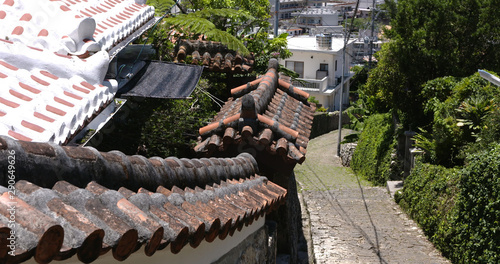 Tableau sur toile 沖縄首里石畳の昔ながらの琉球の風景-Traditional Ryukyu scenery of Okinawa Shuri cobblestones