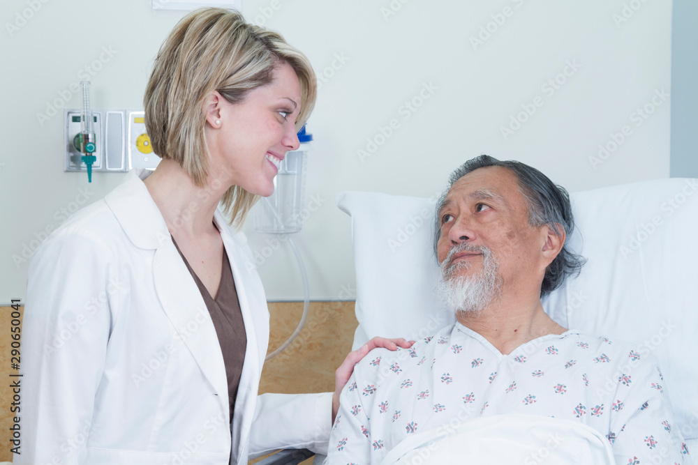 Obraz premium Medical Professional Comforting Elderly Asian Patient