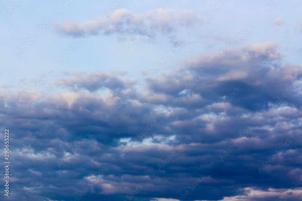 Obraz premium Beautiful sunset cloudy sky