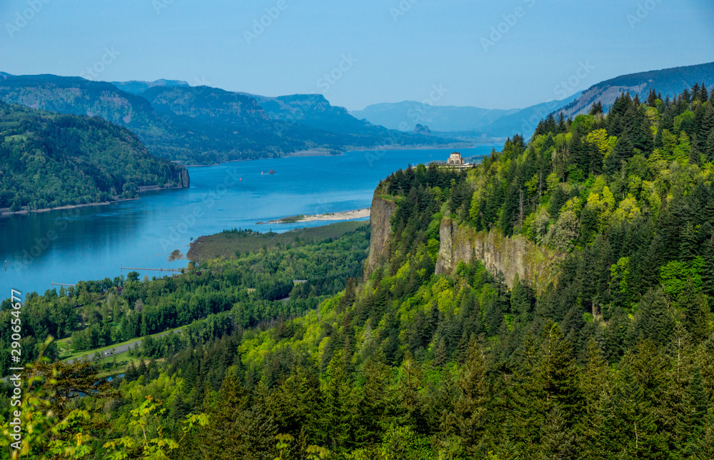 Vista House in the Columbia Gorge-001