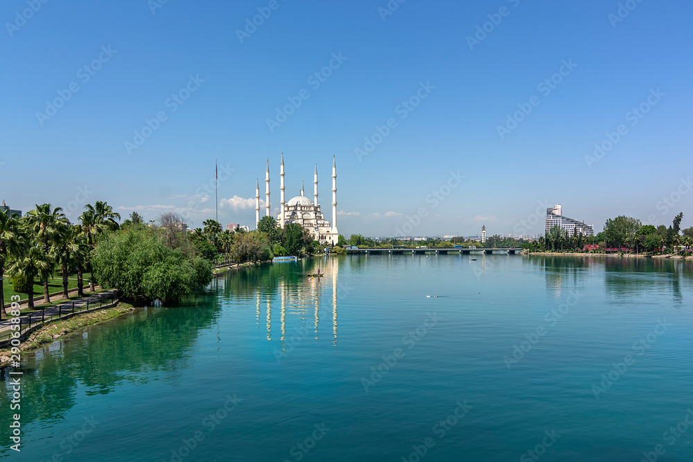 Adana city center, located on the banks of the Seyhan River, is the largest mosque in Turkey.