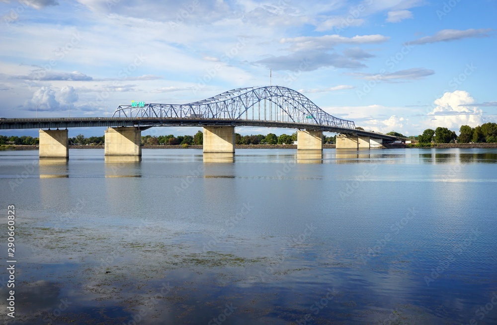Fototapeta premium Bridge over Columbia river in Tri-Cities Washington