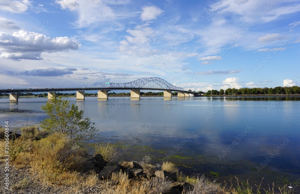 Fototapeta premium bridge over Columbia river in Tri-Cities Washington state