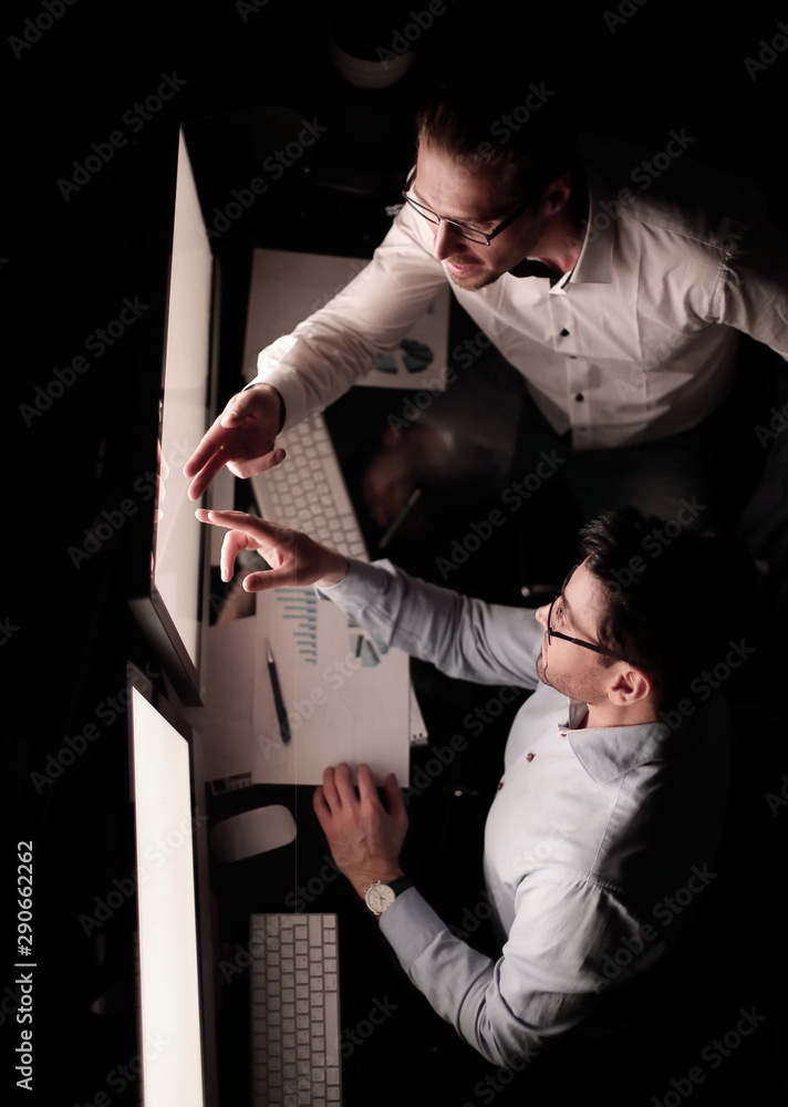 © ASDF - top view .business colleagues discussing information on the computer screen