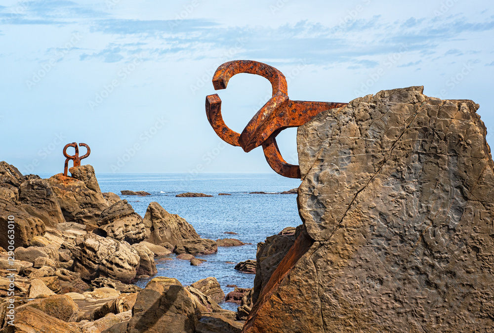 Fototapeta premium Rzeźba Grzebień Wiatrów w San Sebastian