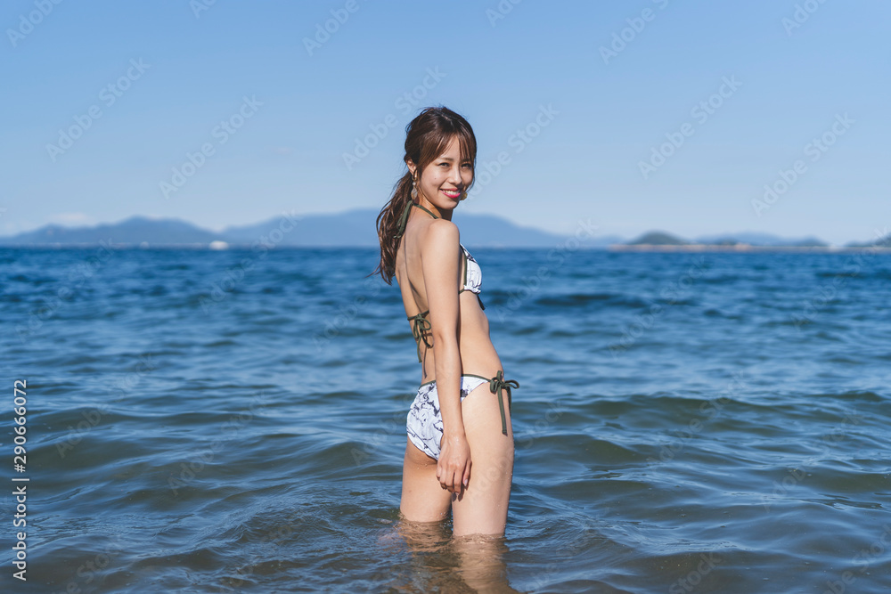 水着の女性 水着の女性