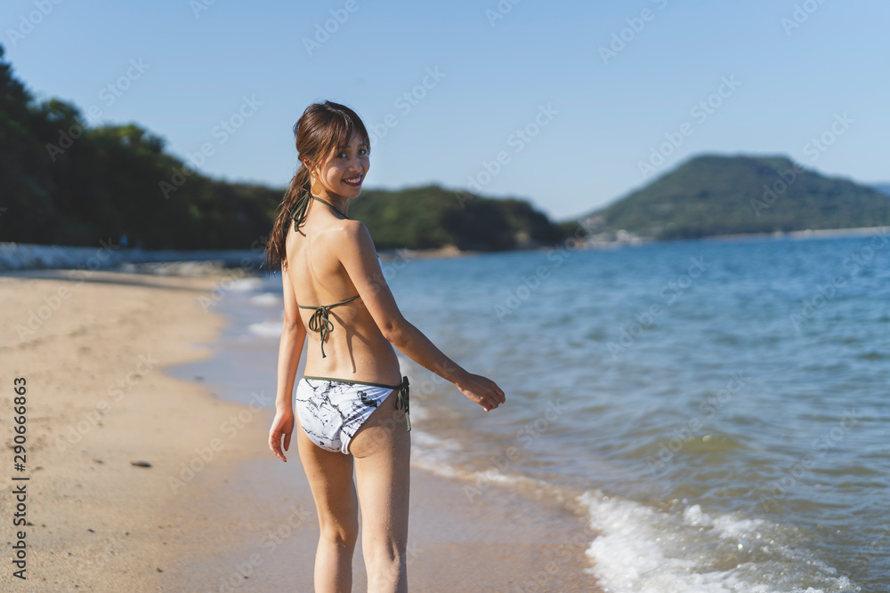 Fototapeta premium 水着の女性