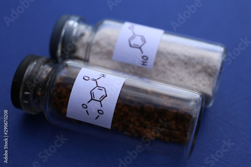 Принти на полотні Important reagents in organic chemistry:  brown aromatic aldehyde crystals in a glass jar and white crystalline hydroquinone in the background