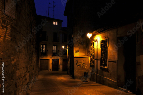 Escena nocturna de una ciudad photo