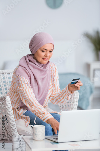 Beautiful mature Muslim wom...