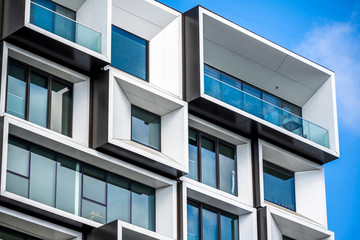 Modular facade design of a multi-storey building
