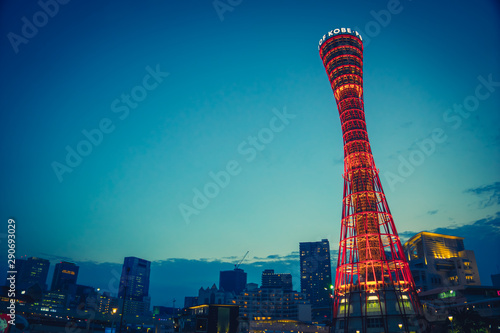 Obraz na plátně Skyline and Kobe Port Tower lighten up at Sunset