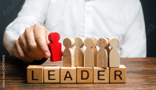 Konstfotografi A businessman appoints a group of people a new leader