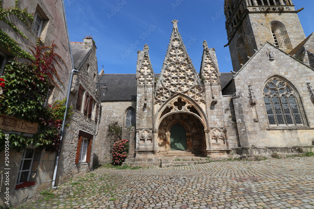 Pont Croix mit Kirche Notre-Dame de Roscudon, Bretagne
