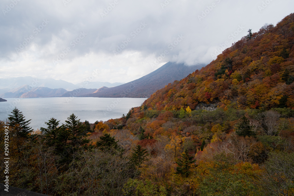 日光　中禅寺湖の紅葉