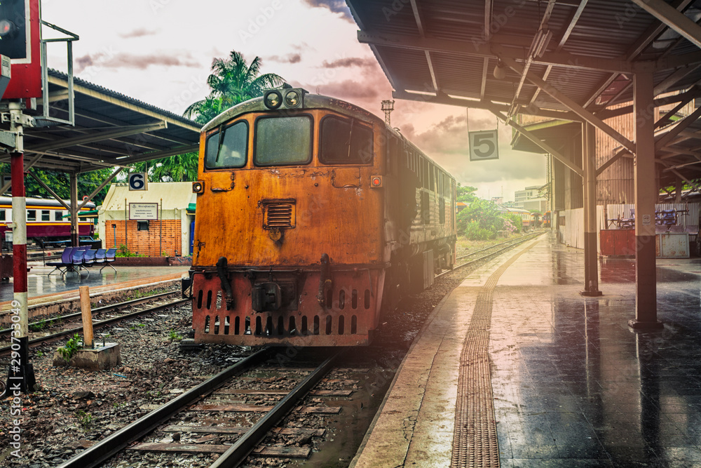 Obraz premium train station with train waiting for tourists to travel out of the province on weekends to relax