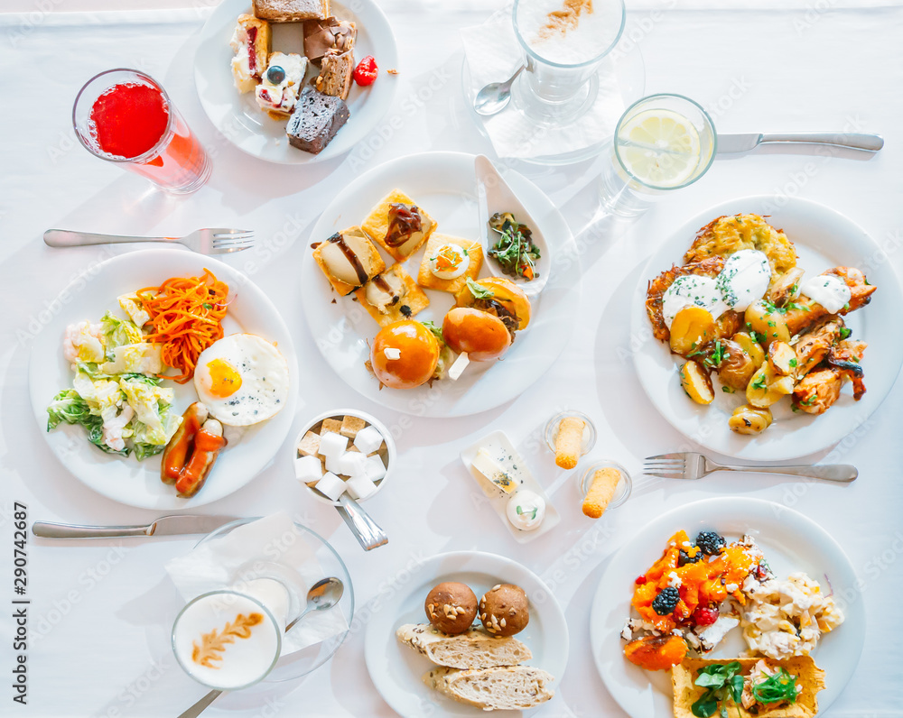 Breakfast Buffet Concept, Breakfast Time in Luxury Hotel, Brunch with  Family in Restaurant, Top View of the Table with Plates of Food for  Breakfast - Image foto de Stock | Adobe Stock