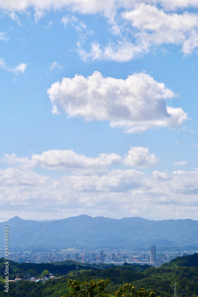 Obraz premium 9月の青空と白い雲