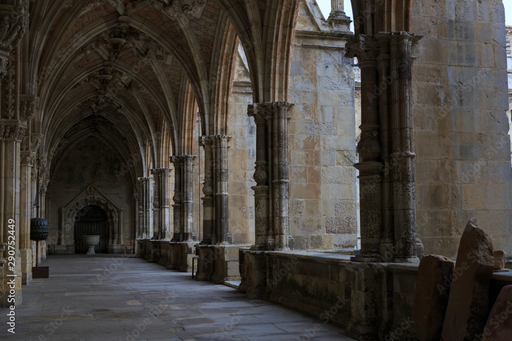 León,Spain,4,2015;Cloister of the cathedral in the rain, with its gargolas