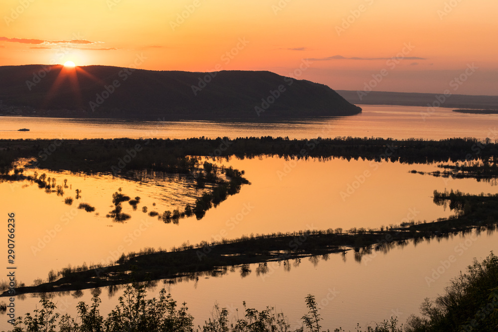 Obraz premium evening sunset on the river